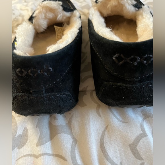 Beautiful UGG moccasin - Picture 4 of 8